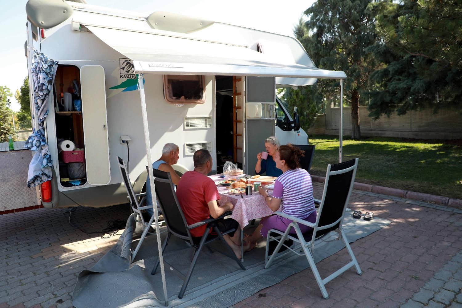 Şehrin merkezinde karavan konforu