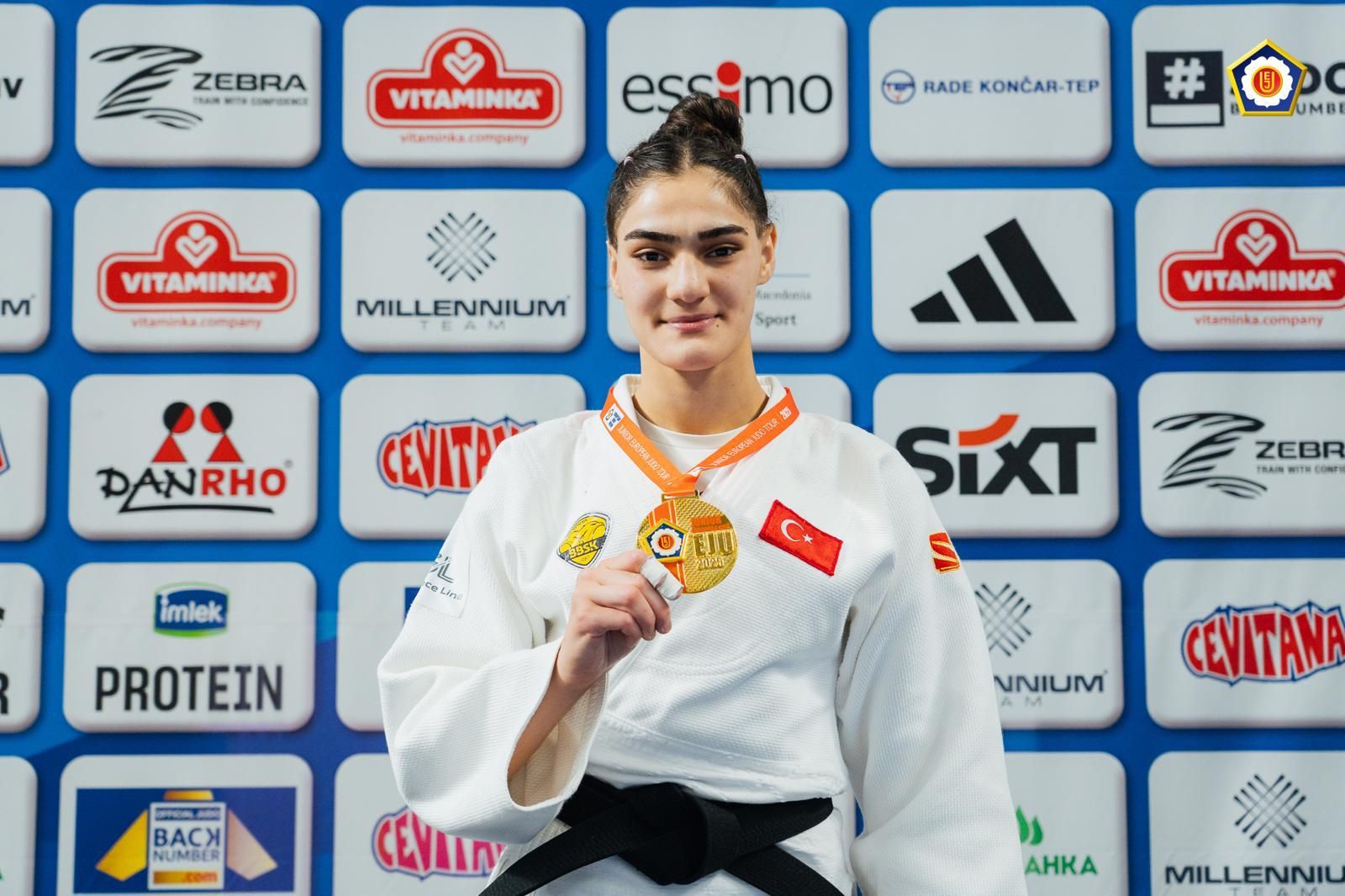 Sinem Oruç’tan Üsküp’te Altın Madalya