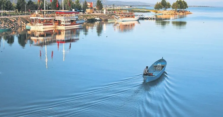 Türkiye’nin en büyük tatlı su gölü de kuraklığa teslim oluyor