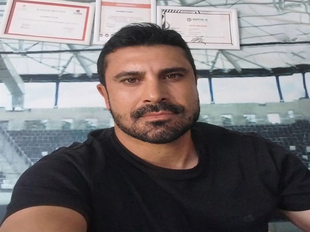 Anahtarını unuttuğu eve çatıdan sarkıttığı hortumla girmek isterken düşüp öldü