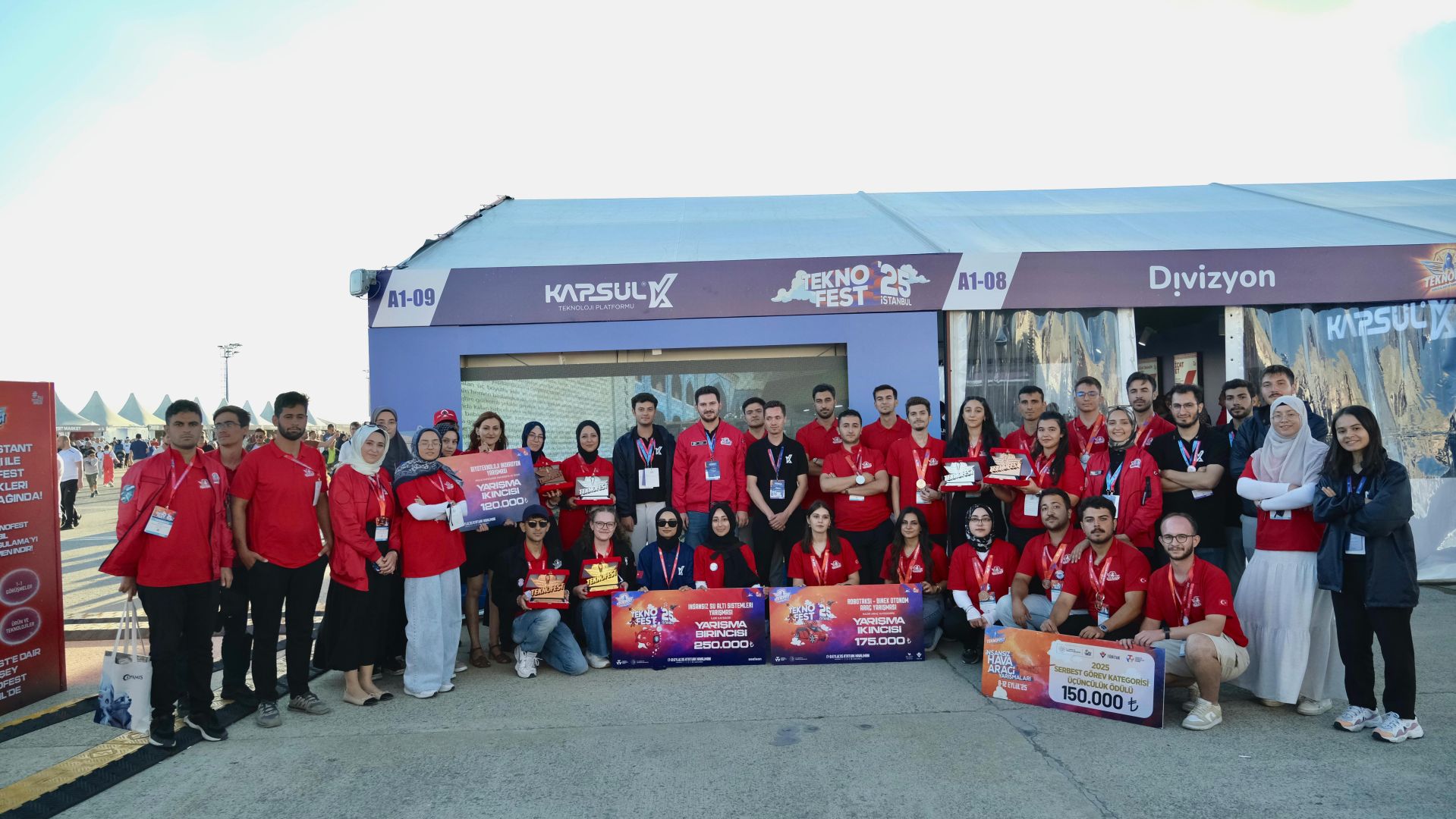 Başkan Altay “2025 TEKNOFEST İstanbul”dan 18 Ödülle Dönen Kapsül Takımlarını Tebrik Etti