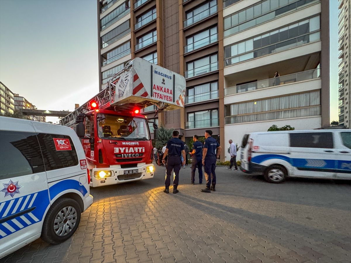 Boşanma aşamasındaki eşini çocuklarının gözü önünde tabancayla öldürdü