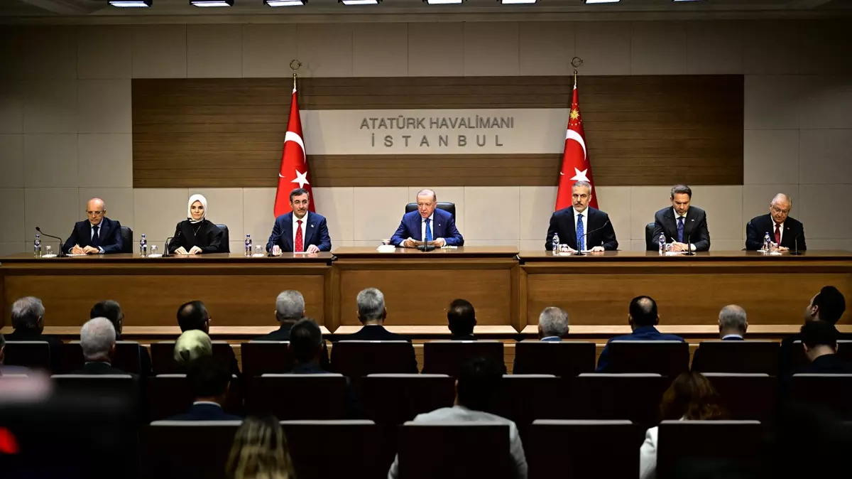 Cumhurbaşkanı Erdoğan: Kardeş ülkelerin liderleriyle Gazze'deki kanı durdurmak için atılabilecek adımları değerlendireceğiz