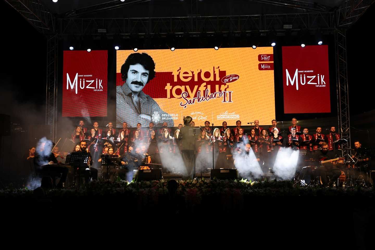 Ferdi Tayfur Şarkıları Bu Kez Açık Havada Binlerce Sanatseverle Buluştu