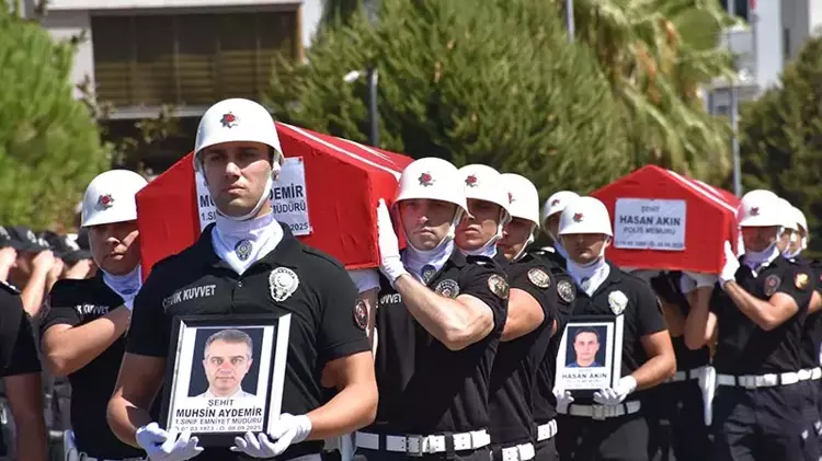 İzmir'de şehit düşen polislere acı veda! Cenaze namazını şehidin imam babası kıldırdı