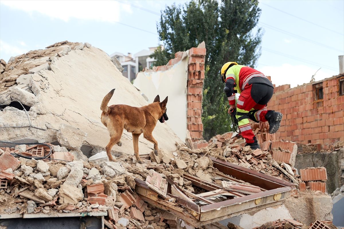 Konya'da AFAD koordinesinde deprem tatbikatı yapıldı