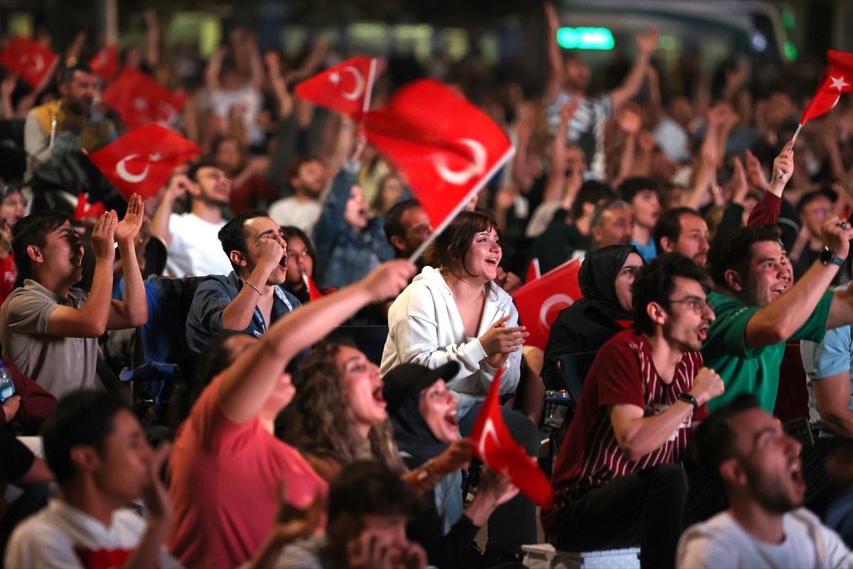 Konya'da Türkiye-Almanya EuroBasket 2025 finali izlendi