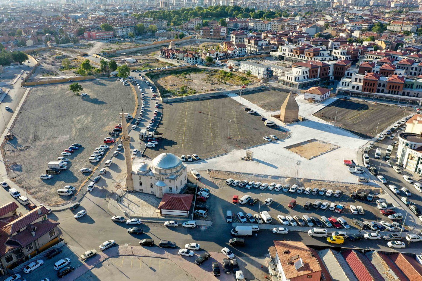 Meram’da 850 araçlık otopark hizmete girdi