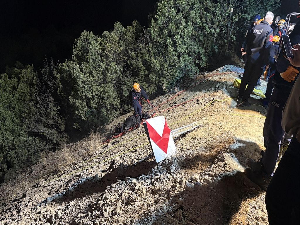 Sivas'ta otomobil uçuruma yuvarlandı: 4 ölü 
