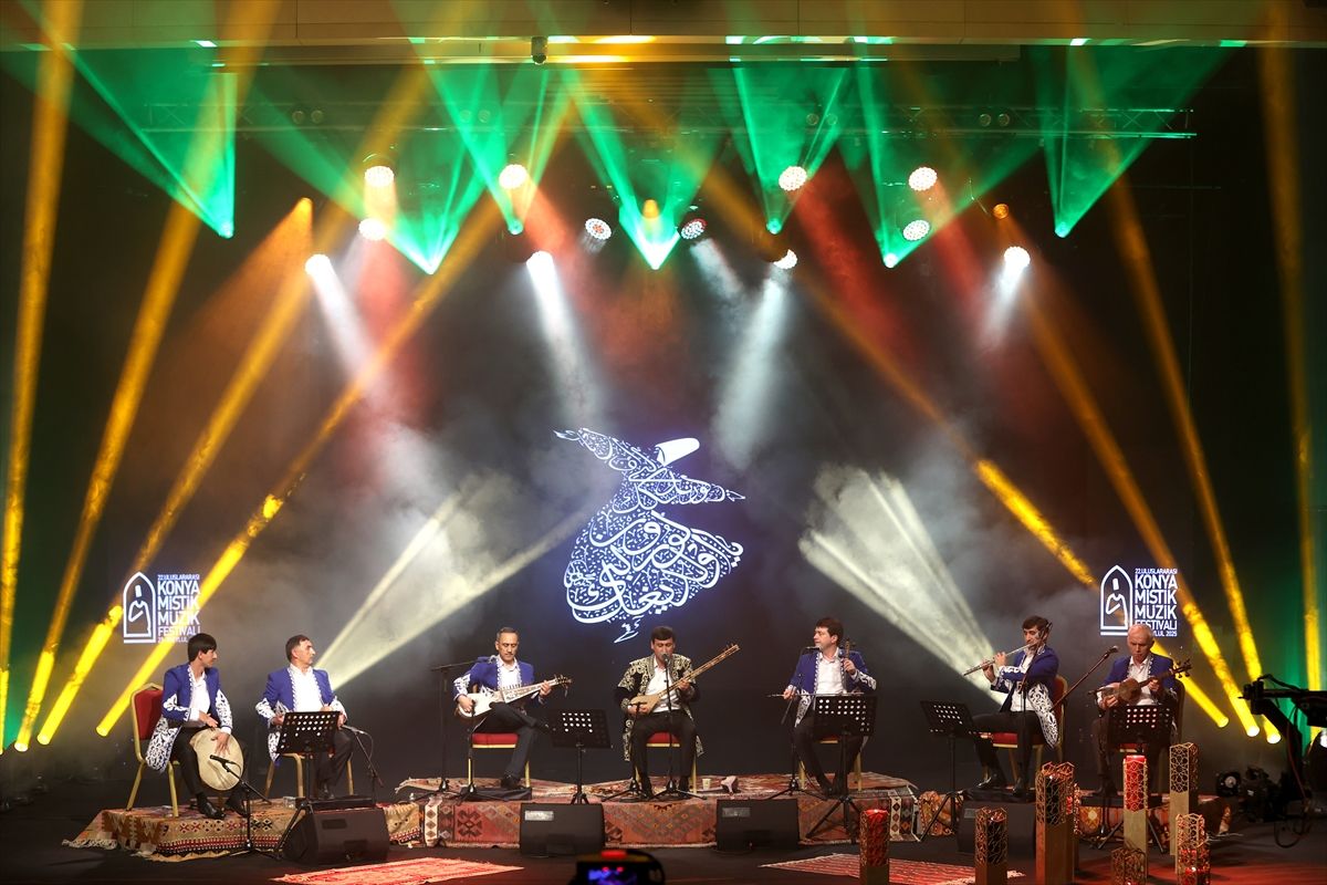 Tacikistanlı müzisyenler "22. Uluslararası Konya Mistik Müzik Festivali'nde" sahne aldı
