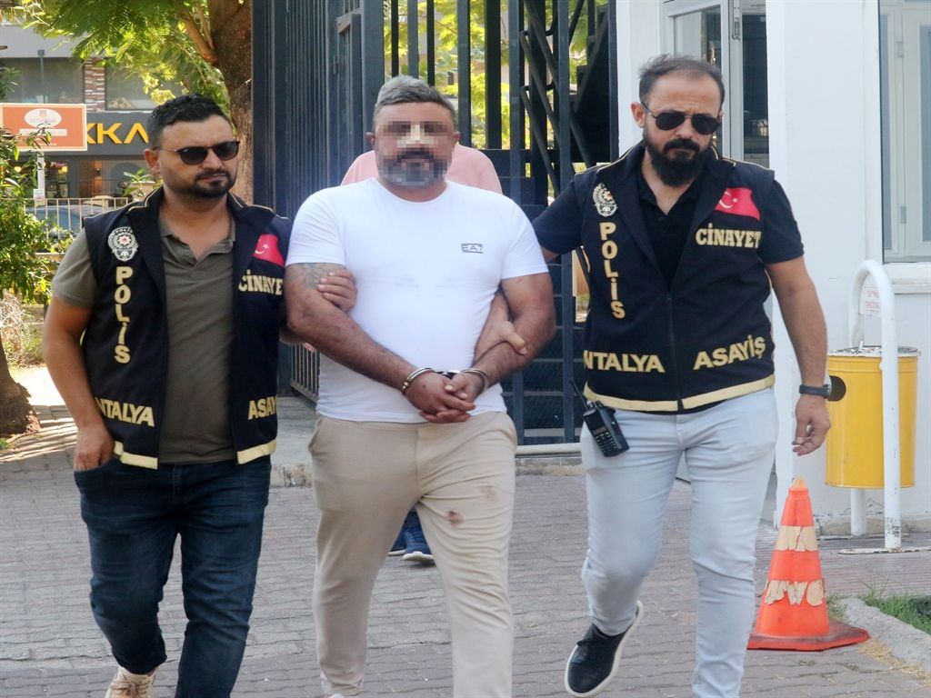 Trabzonsporlu eski futbolcunun oğlu Antalya'da öldürüldü