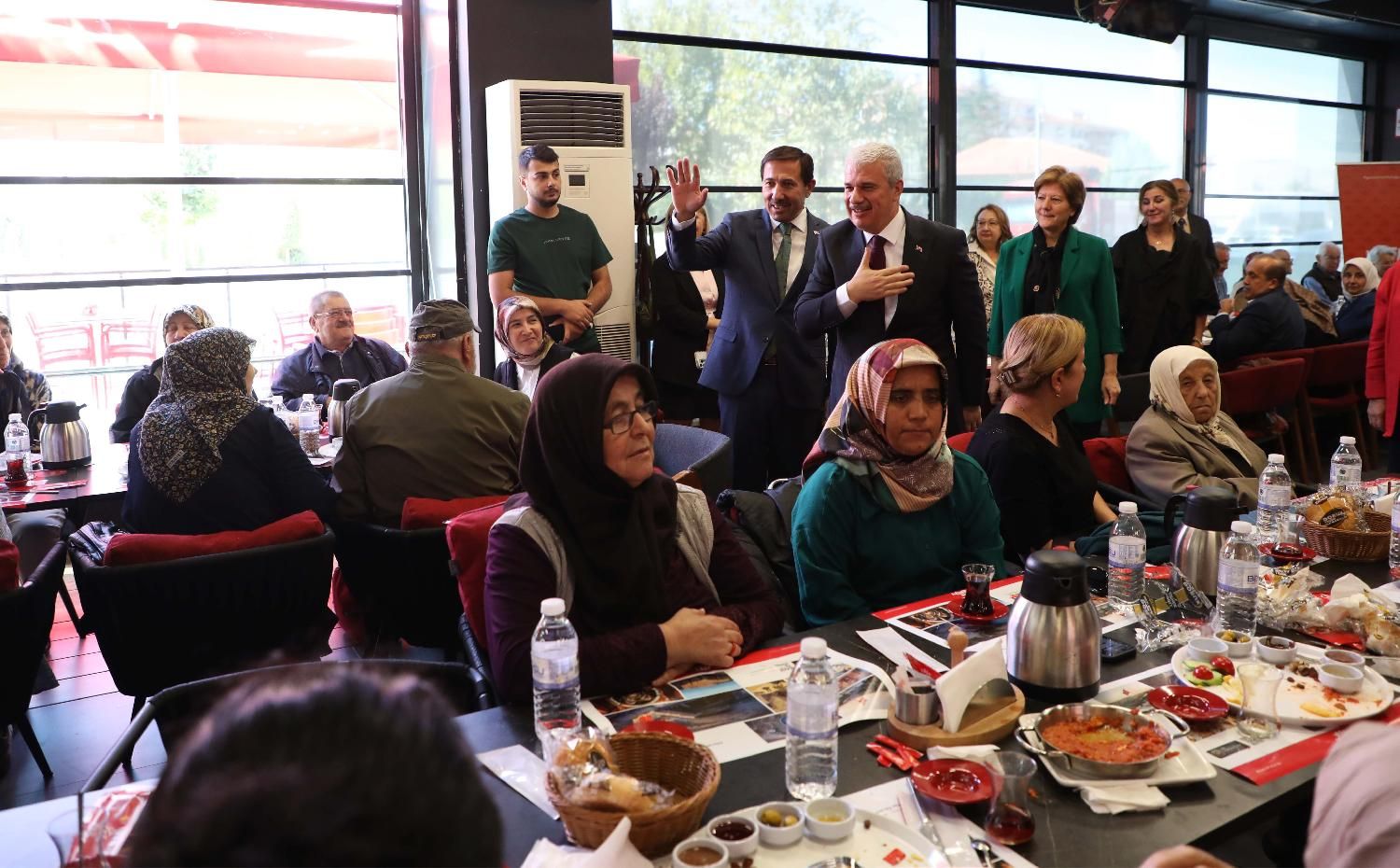 Vali Akın İle Başkan Kılca Karatay Alzheımer Gündüz Yaşam Merkezi’nden Faydalanan Hasta ve Hasta Yakınlarıyla Buluştu