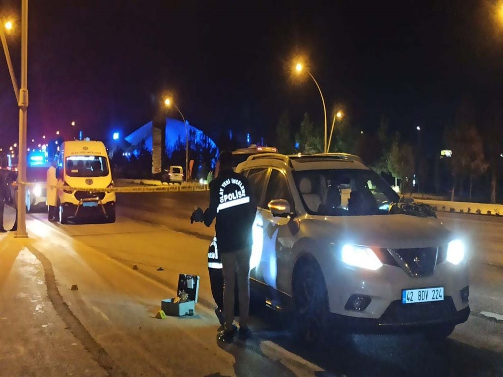Yer Konya... Havalimanına giderken otomobille önü kesilip, tabancayla vuruldu