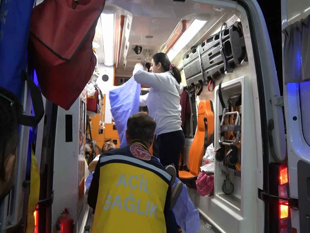 Aksaray'da otostop çektikleri aracın sürücüsünü darbedip, bıçakladılar