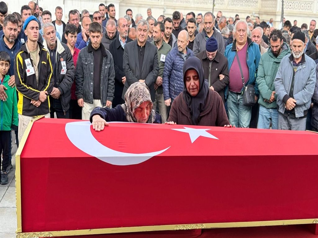 Balıkesir'de cezaevi firarisi tarafından öldürülen uzman çavuş toprağa verildi