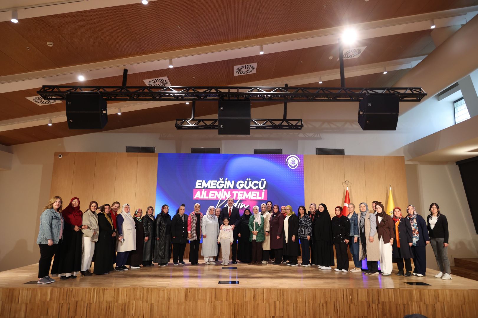 Başkan Altay “Aile Yılı” Kapsamında İlçelerden Gelen Kadınlarla Buluştu