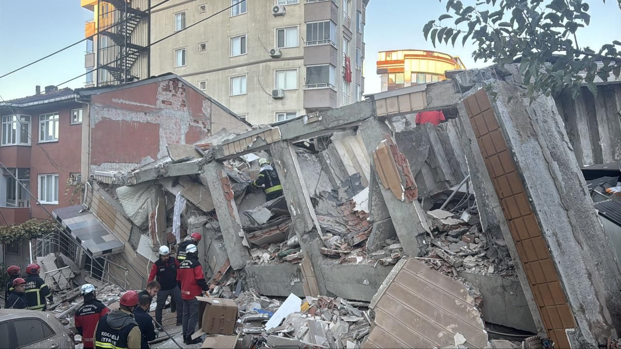 Gebze'de 7 katlı bina çöktü: Anne, baba ve 3 çocuk enkaz altında