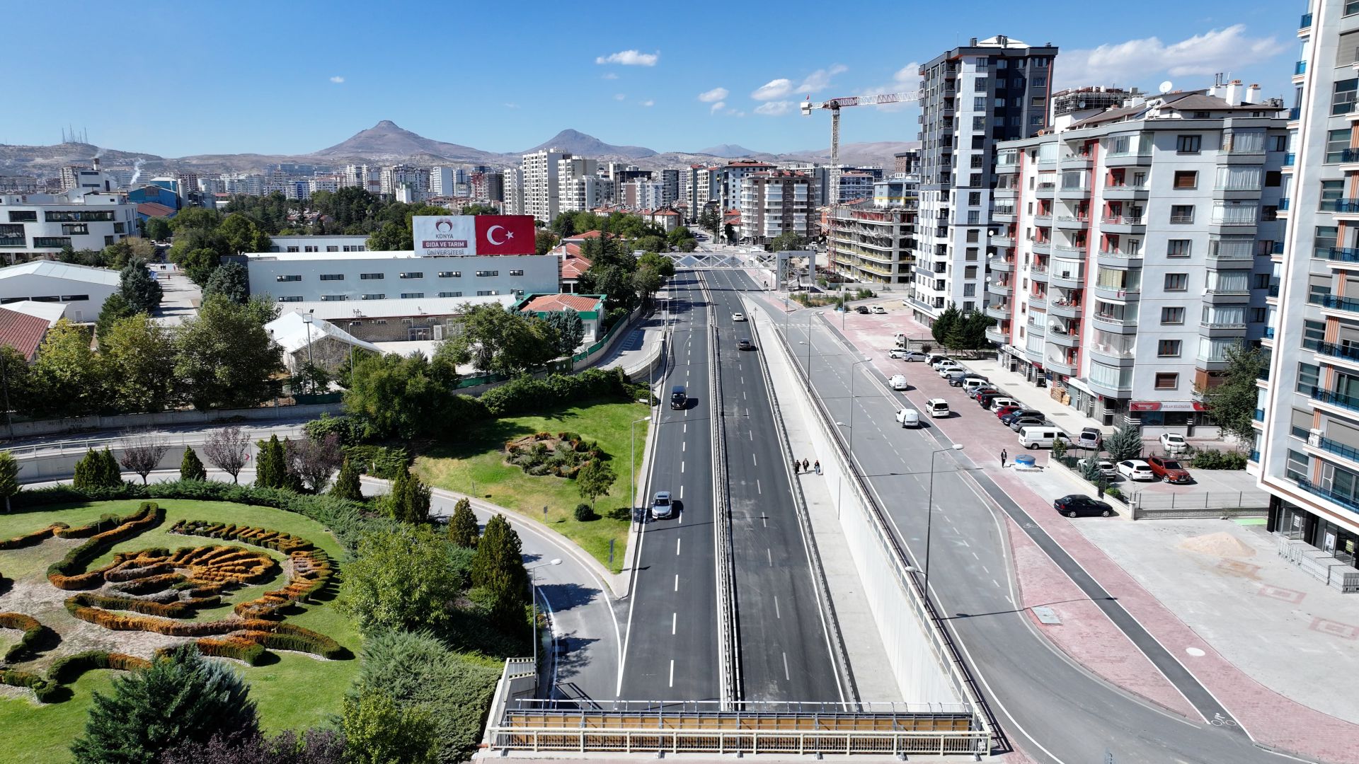 Konya Büyükşehir Vatan Caddesi Köprülü Kavşağı’nda Yol Kalitesini Yükseltti