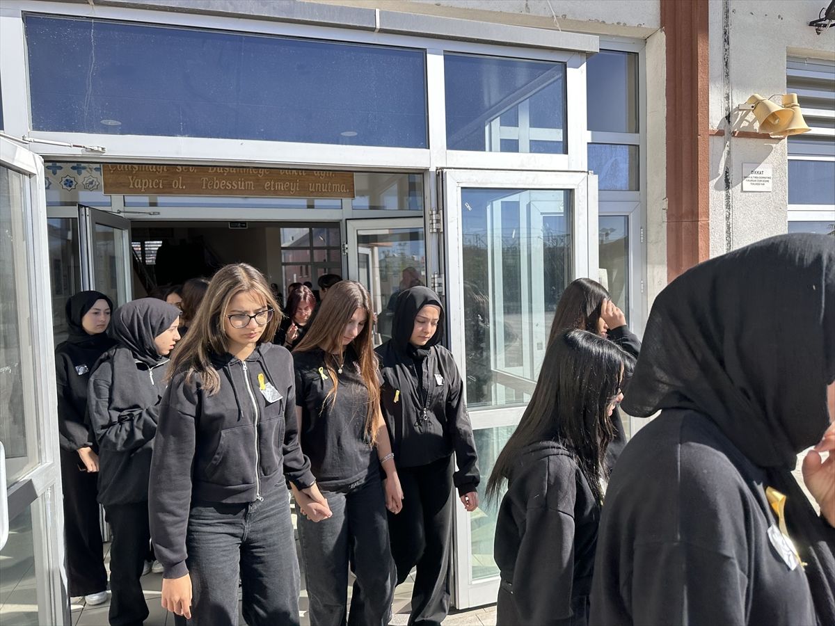 Konya'daki kazada hayatını kaybeden öğretmenin okulunda yas var