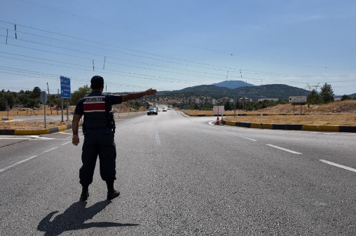 Konya’daki yolda patlatma çalışması: Yola çıkanlar dikkat, trafiğe kapandı!