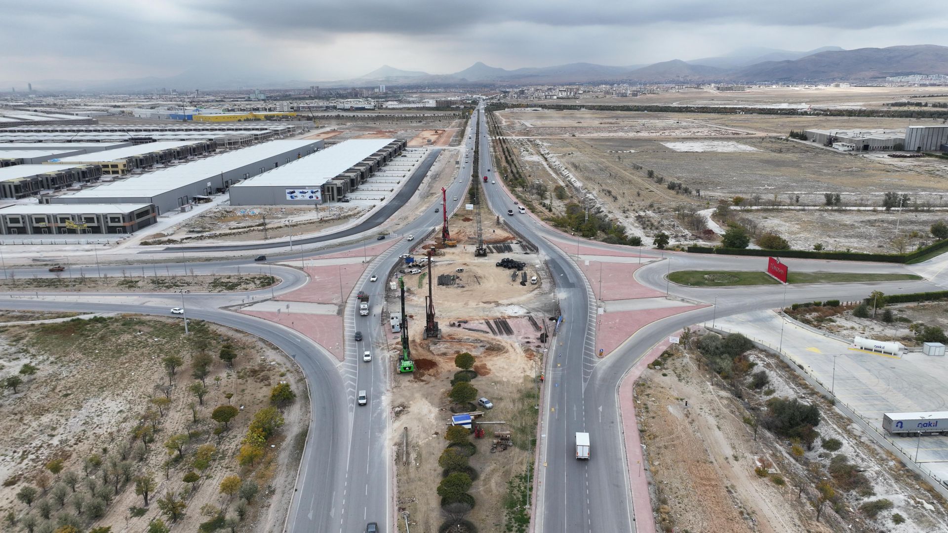 Tramvay Hattı Çalışması Kapsamında TÜMOSAN Kavşağı’nda Yol Genişletme Çalışması Başladı