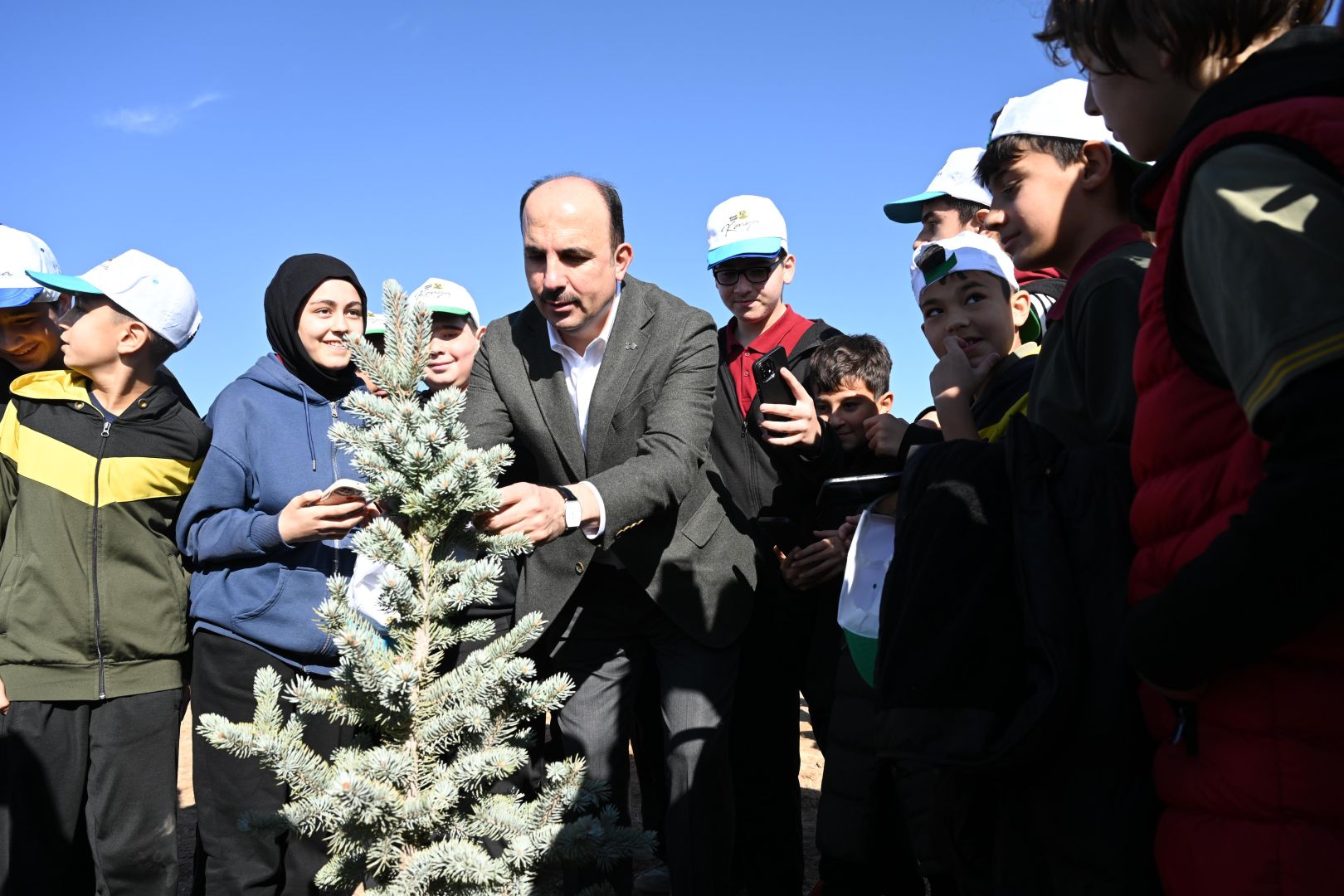 Başkan Altay “Geleceğe Nefes Konya’ya Hayat” Programında Öğrencilerle Fidan Dikti