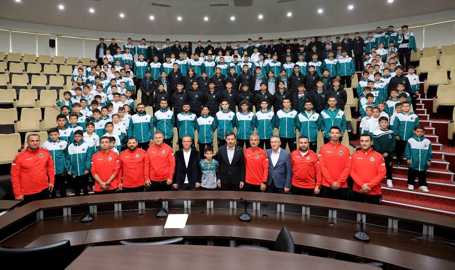 Başkan Kılca futbol takımlarını ağırladı