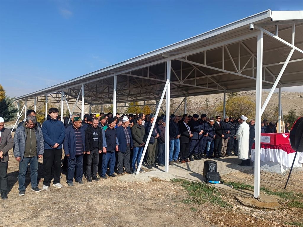  Hastaneden ayrıldıktan 6 gün sonra cansız bedeni bulunan polis memuru Konya'da  toprağa verildi