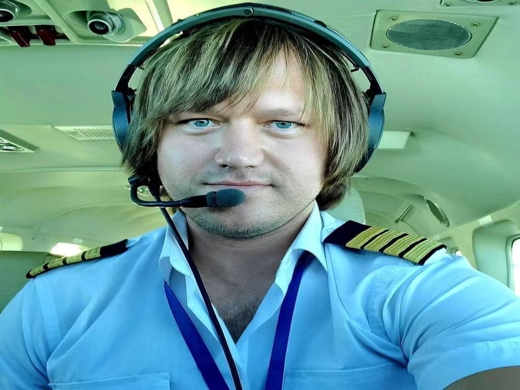 Hırvatistan'da düşen uçakta şehit olan Pilot Hasan Bahar'ın Avcılar'daki evine bayrak asıldı