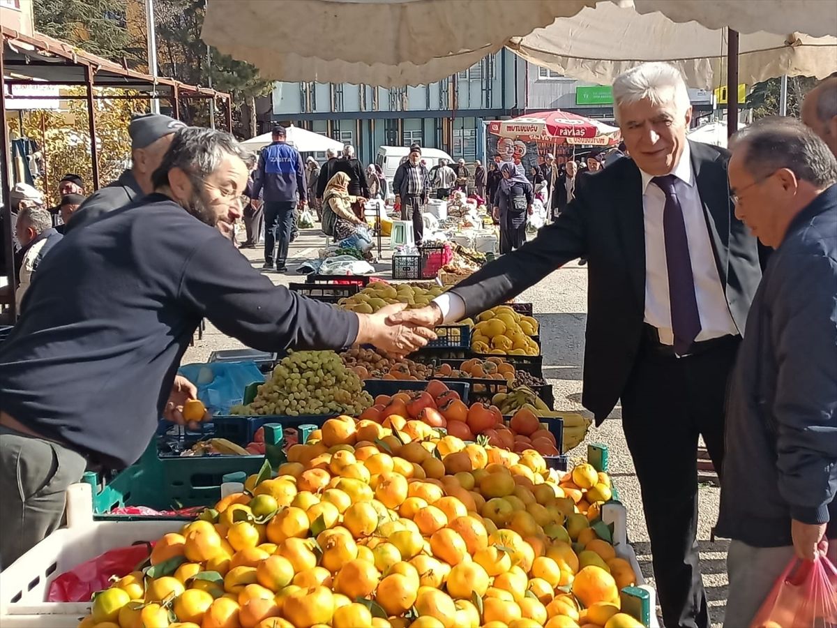 Hüyük Belediye Başkanı Sefer ilçe pazarcı esnafıyla buluştu