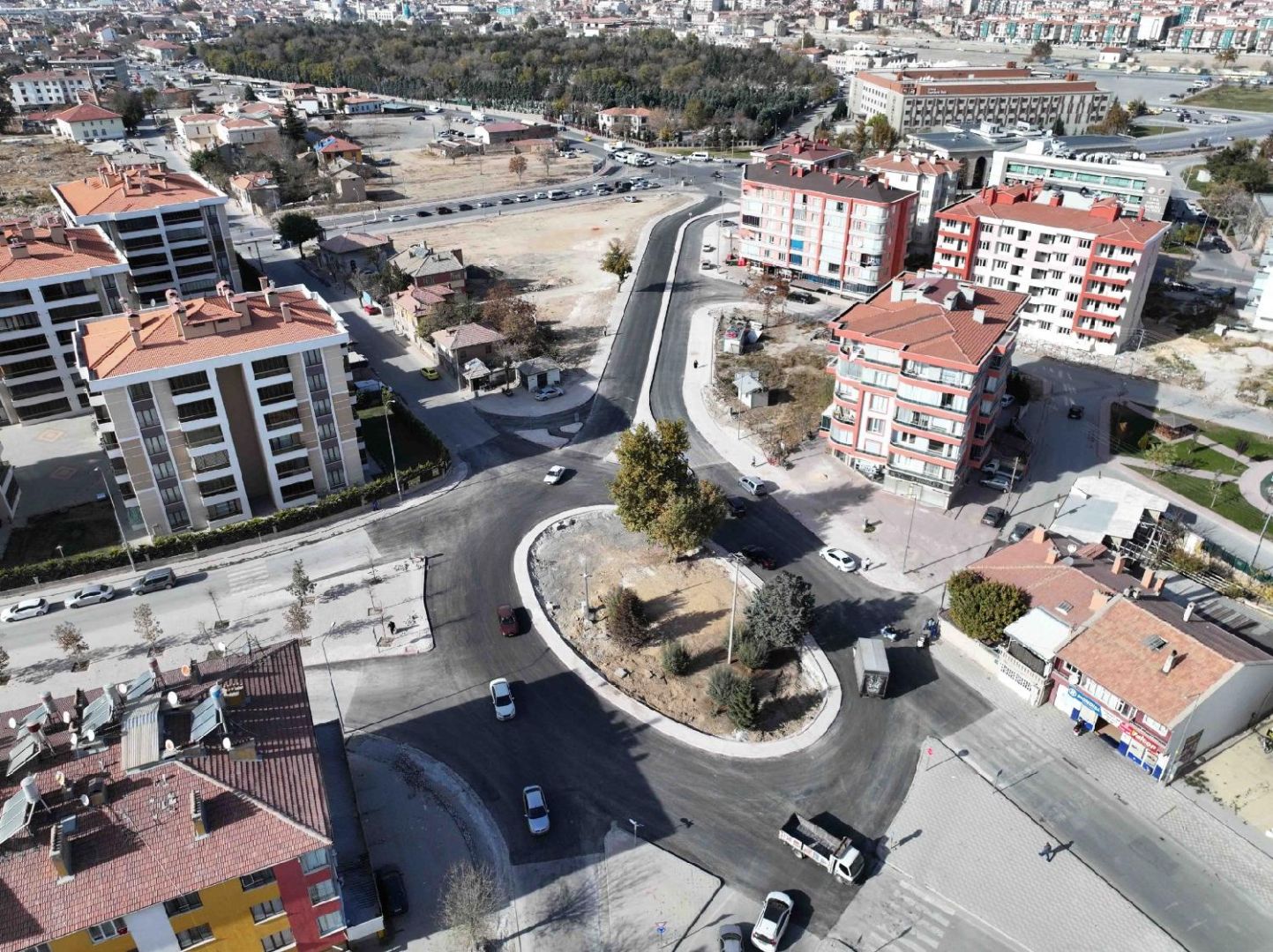 Karatay’da ulaşım seferberliği: İlçenin dört bir yanı yenileniyor