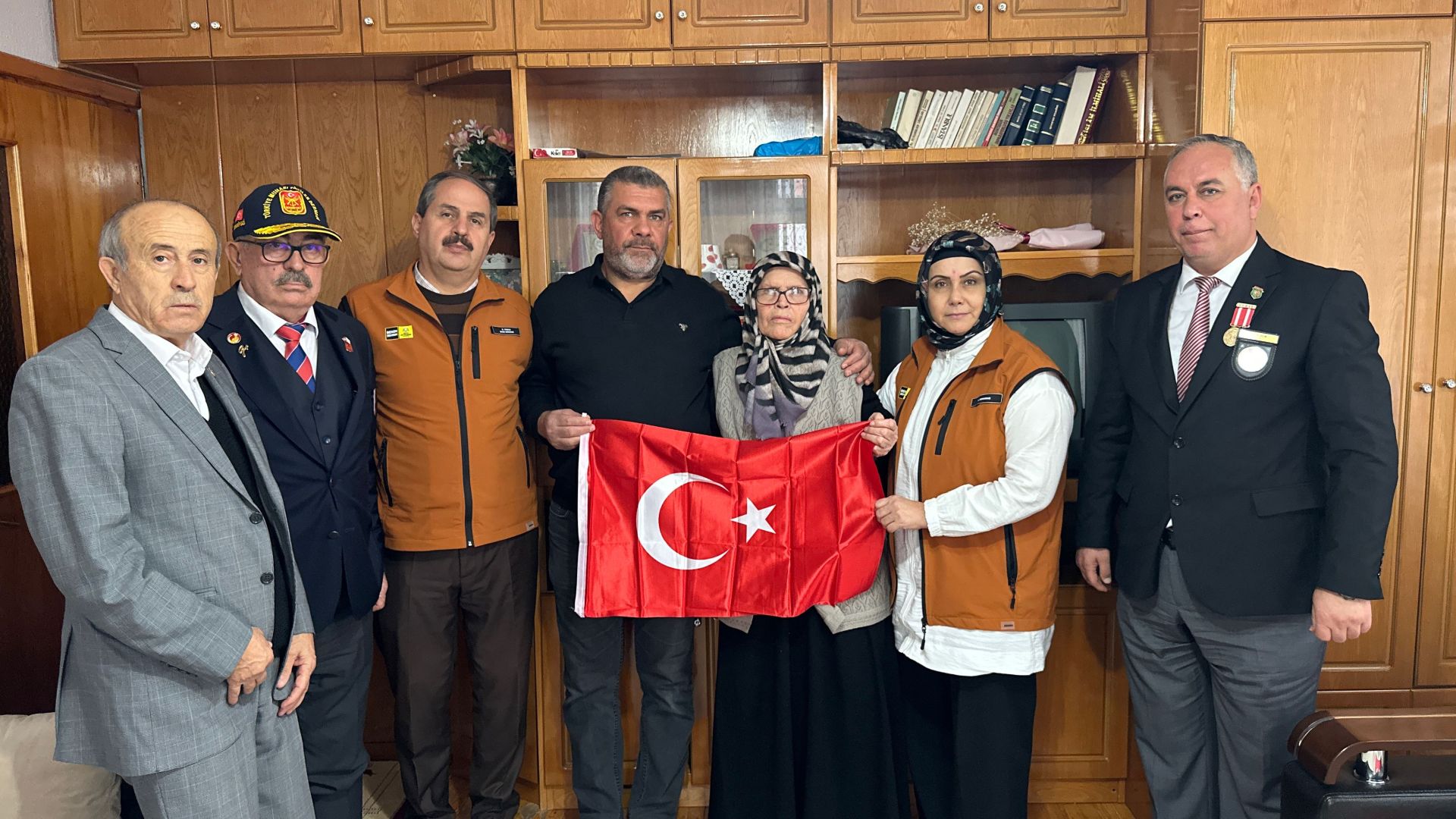Konya Büyükşehir Öğretmenler Günü’nde Şehit Öğretmenleri Unutmadı