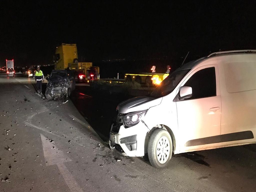 Konya'da 3 aracın karıştığı zincirleme kaza: 6 yaralı