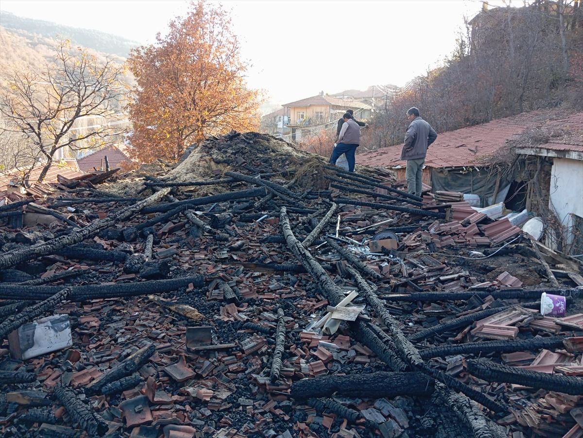Konya'da çıkan yangında 2 ev kullanılamaz hale geldi