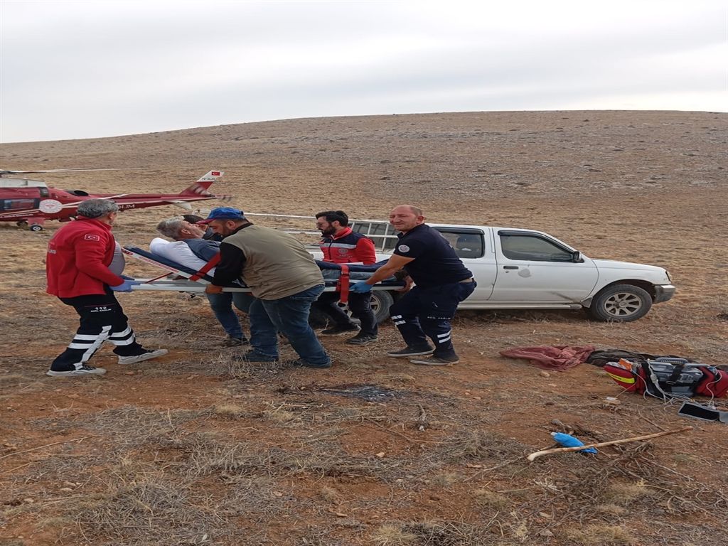 Konya'da Dağlık alanda kalp krizi geçiren çoban, hava ambulansıyla kurtarıldı