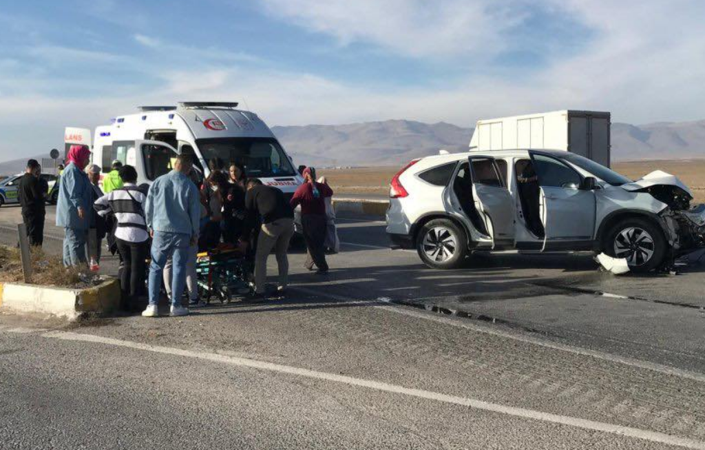 Konya’da feci kaza: Çok sayıda yaralı var!