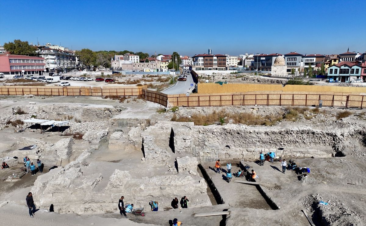 Konya'da Selçuklu kalesinin topuzları gün yüzüne çıkarıldı