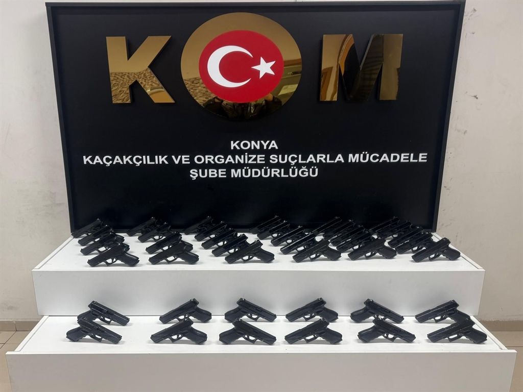Konya’da yüzlerce tüfek ve tabanca ile silah parçaları ele geçirildi