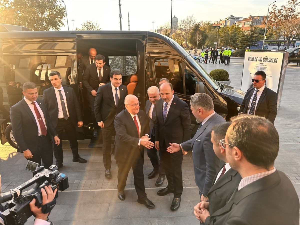 Milli Savunma Bakanı Güler, Konya Büyükşehir Belediye Başkanı Altay’ı ziyaret etti