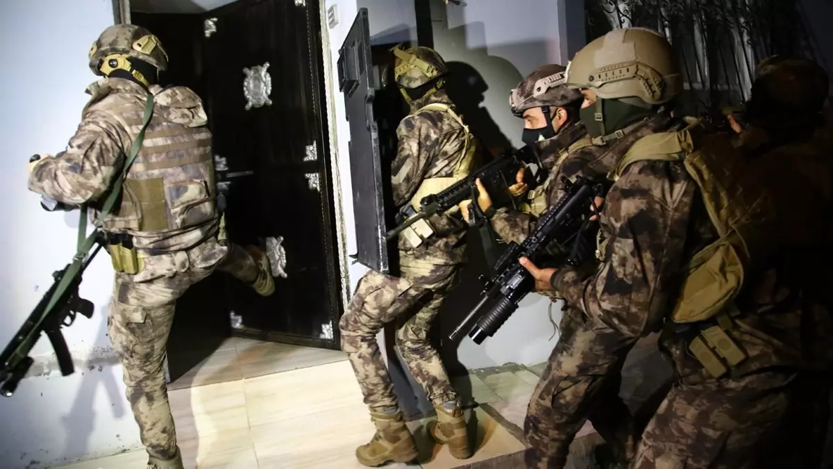 İstanbul ve Ankara'da DEAŞ'a büyük operasyon! Yalova saldırısıyla bağlantılı adreslere baskın