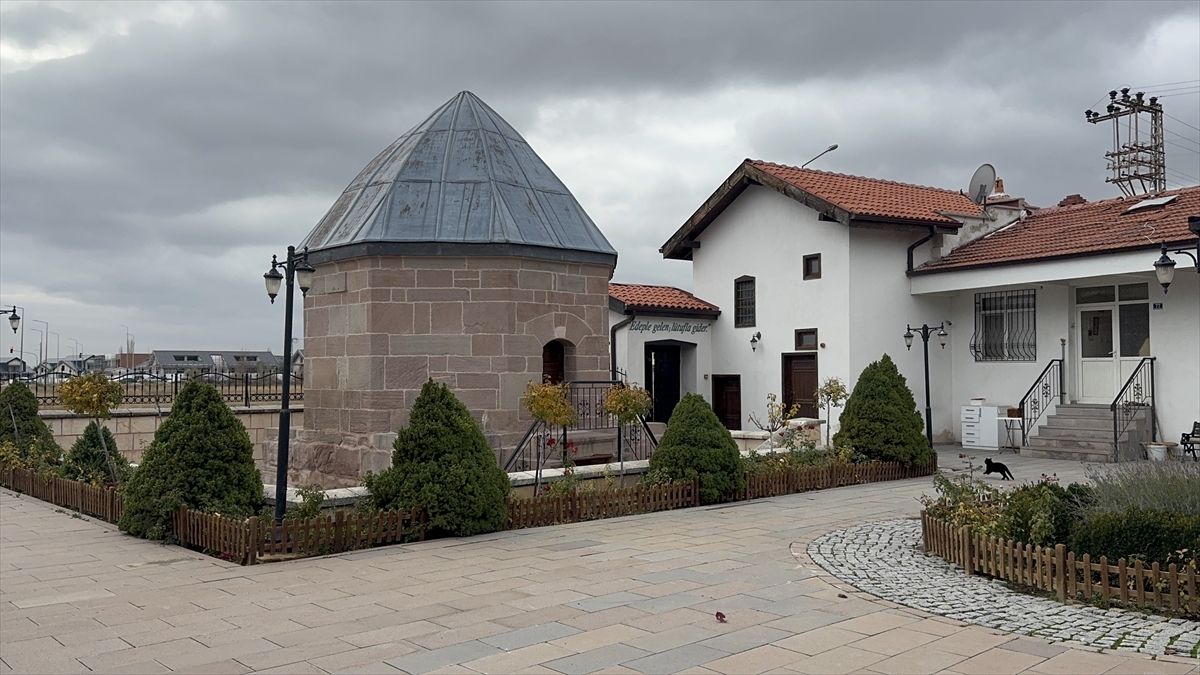 Ateşbaz-ı Veli Türbesi'nin türbedarları asırlardır "tuz" ikramını sürdürüyor