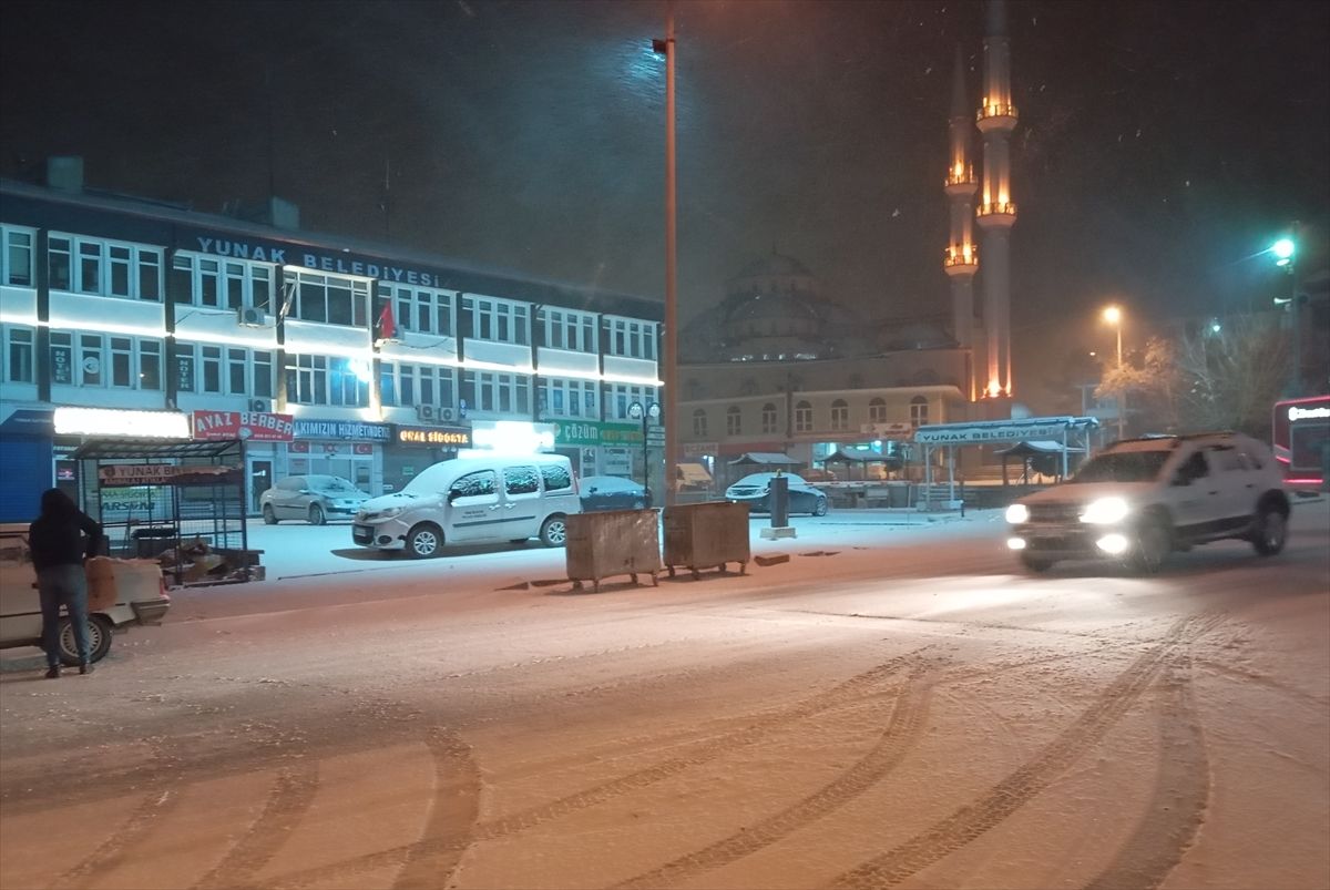 Konya ve çevresinde kar yağışı etkili oldu