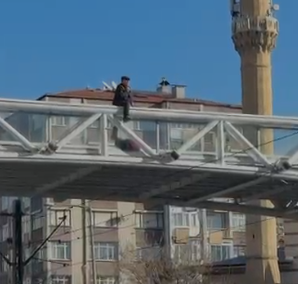 Konya’da hareketli anlar: Polis ekipleri uzun süre ikna çabası yürüttü