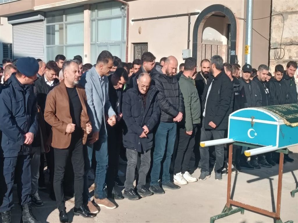 Konya'da Kayıp olarak aranırken ölü bulunan 15 yaşındaki Berk, toprağa verildi