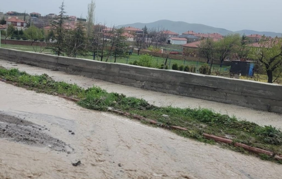 Konya’da yağış dağılımı belli oldu: Bir ilçe yağışa doydu, bir ilçe neredeyse kuru kaldı!