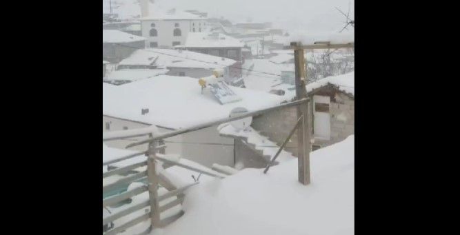 Konya'nın o ilçesine mevsimin ilk ''karı'' yağdı: Karın kalınlığı şoke etti