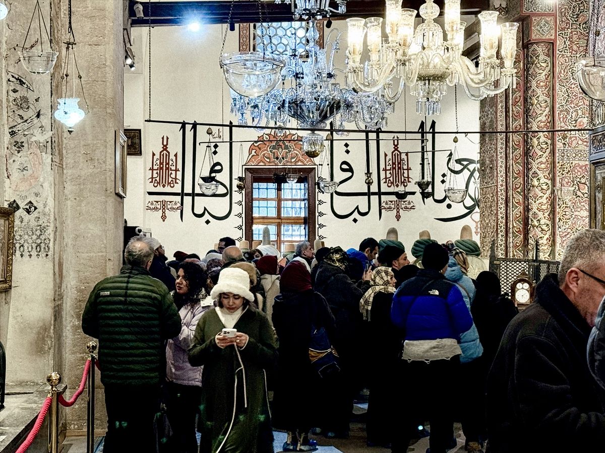 Mevlana, dünyanın farklı ülkelerinden gelen turistleri Konya'da buluşturuyor