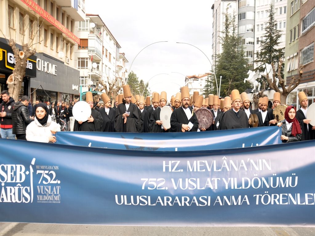 Mevlana'yı anma törenleri, Karaman’daki yürüyüşle başladı