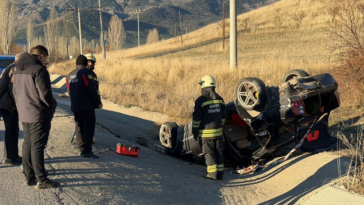 Seydişehir'de şarampole devrilen otomobildeki 2 kişi yaralandı