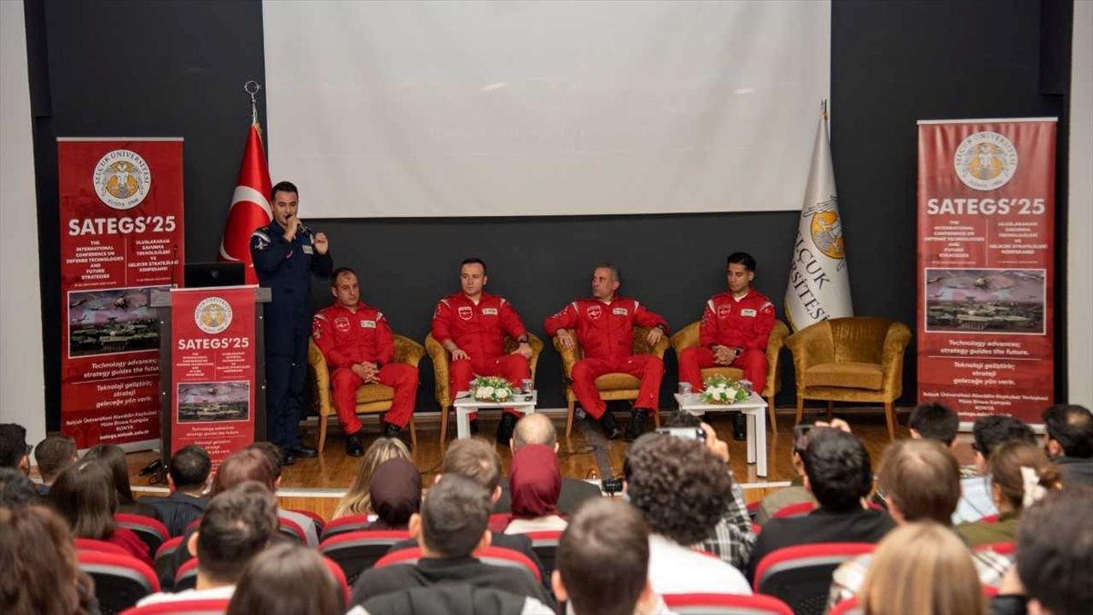 Türk Yıldızları Konya'da öğrencilerle buluştu